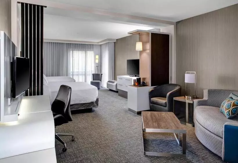 Suite Queen Bed, Courtyard By Marriott Carrollton