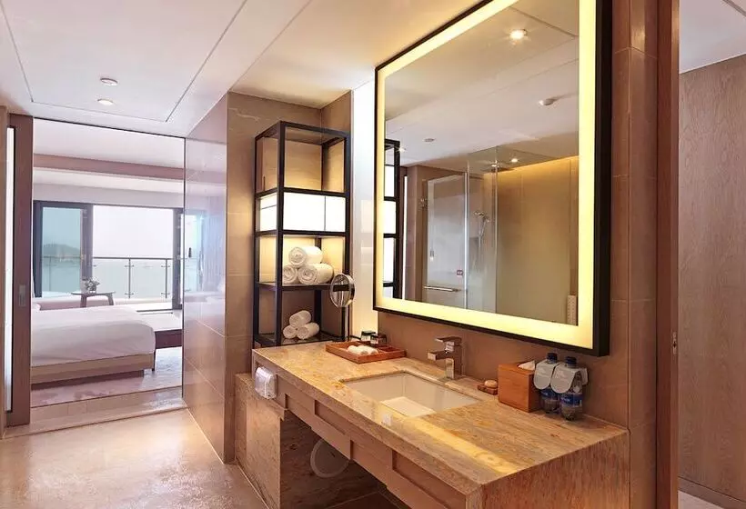 オーシャンビューのプレミアムルーム。, Crowne Plaza Ningbo Xiangshan Sea View By Ihg