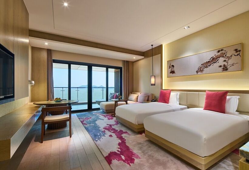 オーシャンビューのプレミアムルーム。, Crowne Plaza Ningbo Xiangshan Sea View By Ihg