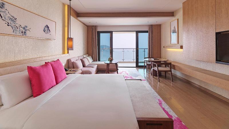オーシャンビューのプレミアムルーム。, Crowne Plaza Ningbo Xiangshan Sea View By Ihg