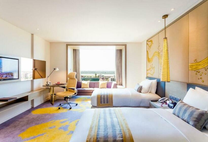 غرفة قياسية مطلّة علي حمام السباحة, Crowne Plaza Vientiane, An Ihg