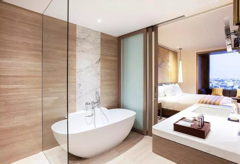 キングサイズベッドのクラブルーム, Crowne Plaza Vientiane, An Ihg