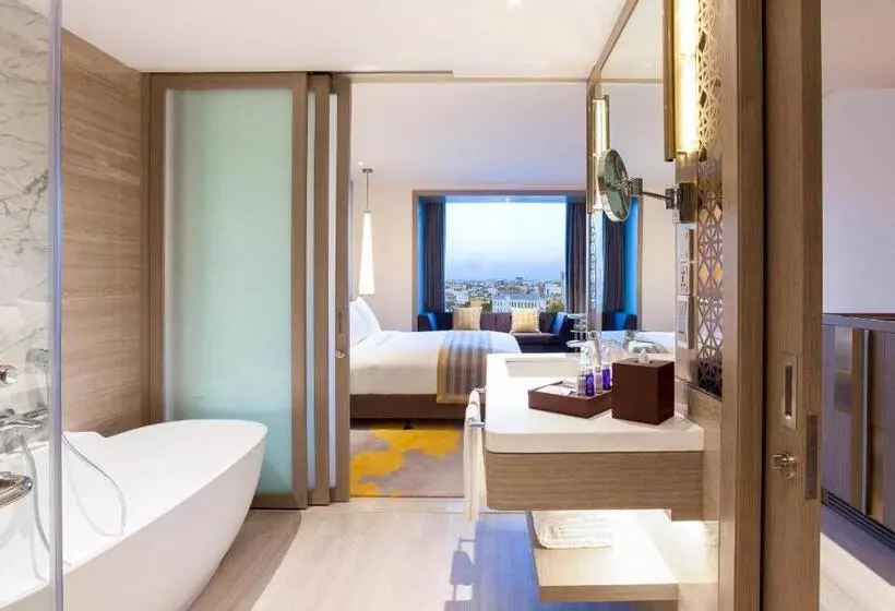 キングサイズベッドのクラブルーム, Crowne Plaza Vientiane, An Ihg