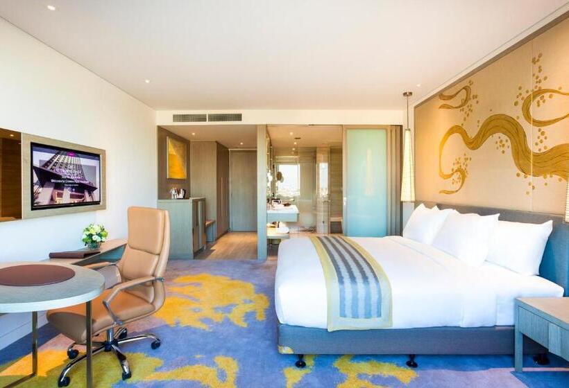 带大床的俱乐部房间, Crowne Plaza Vientiane, An Ihg