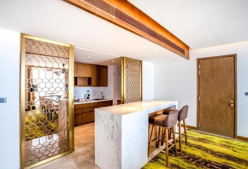 מיטת קינג בסוויטה, Crowne Plaza Vientiane, An Ihg