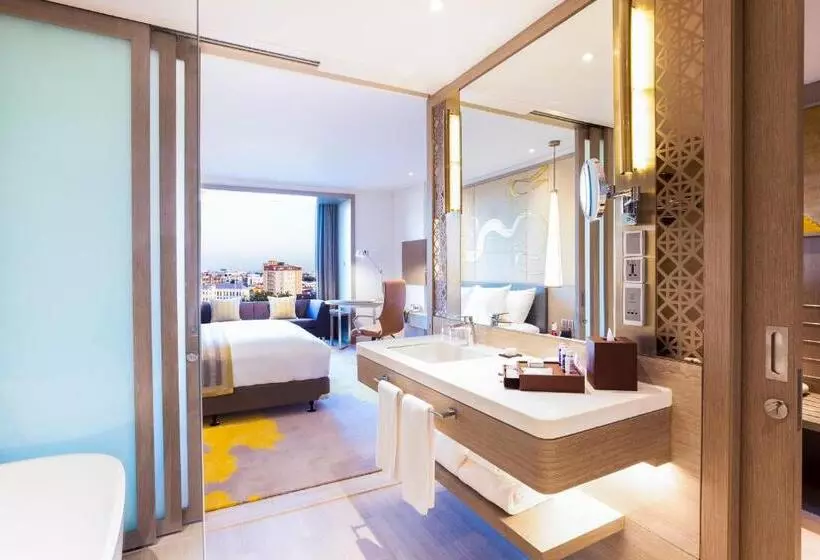 キングサイズベッドのスタンダードルーム, Crowne Plaza Vientiane, An Ihg