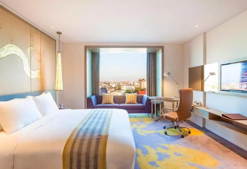 キングサイズベッドのスタンダードルーム, Crowne Plaza Vientiane, An Ihg