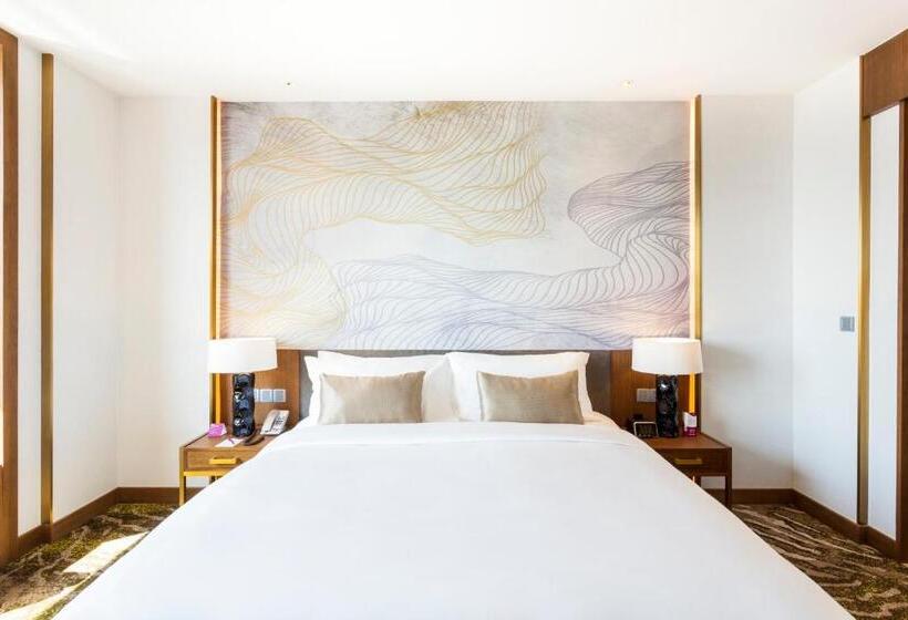 带双人大床的行政管理套房, Crowne Plaza Vientiane, An Ihg