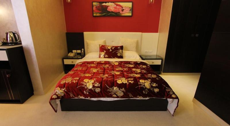 سوییت لوکس, Elite Hotel & Spa