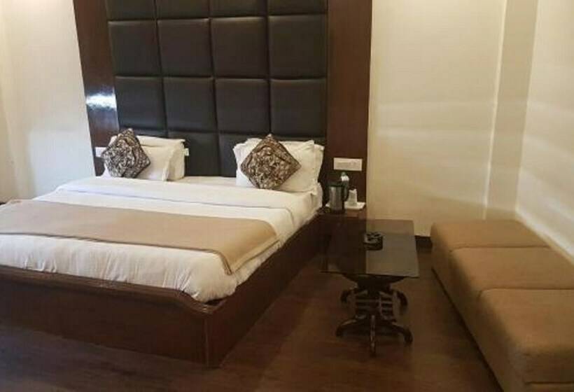 اتاق اجرایی, Ganges Rivera