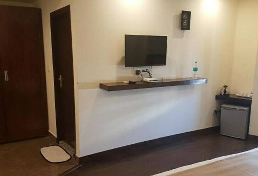 اتاق اجرایی, Ganges Rivera