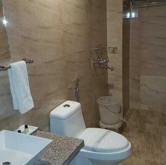 اتاق اجرایی, Ganges Rivera