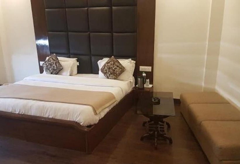 اتاق اجرایی, Ganges Rivera