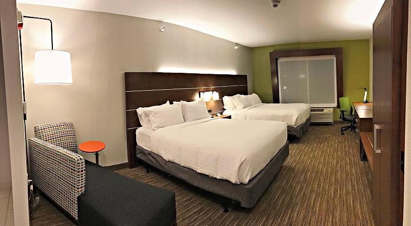 スイート, Holiday Inn Express & Suites   Rantoul, An Ihg