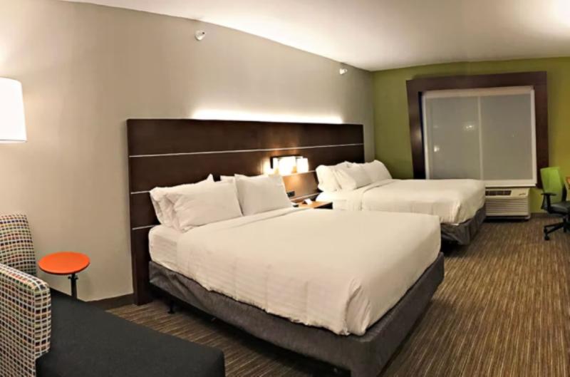 适合残疾人使用的标准间, Holiday Inn Express & Suites Rantoul, An Ihg