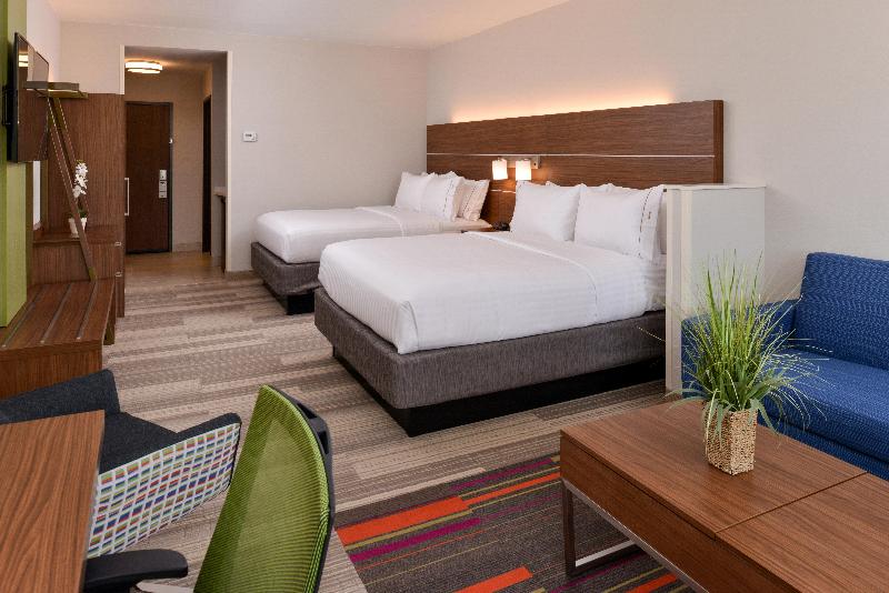 Люкс, Holiday Inn Express & Suites   St. Petersburg   Madeira Beach, An Ihg
