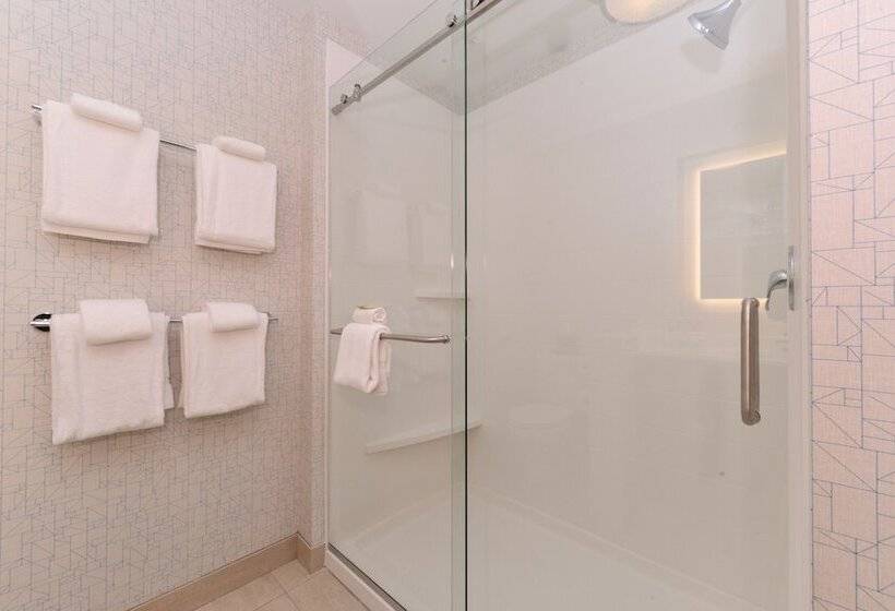 Люкс, Holiday Inn Express & Suites   St. Petersburg   Madeira Beach, An Ihg