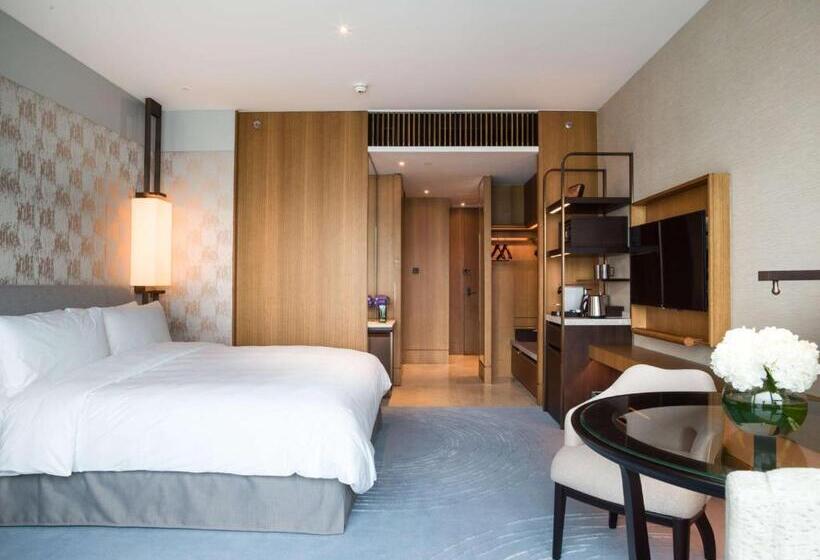 اتاق دلوکس با تخت کینگ و چشم‌انداز شهر, Kerry Hotel, Hong Kong