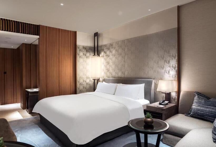 Club Room King Bed, Kerry Hotel, Hong Kong