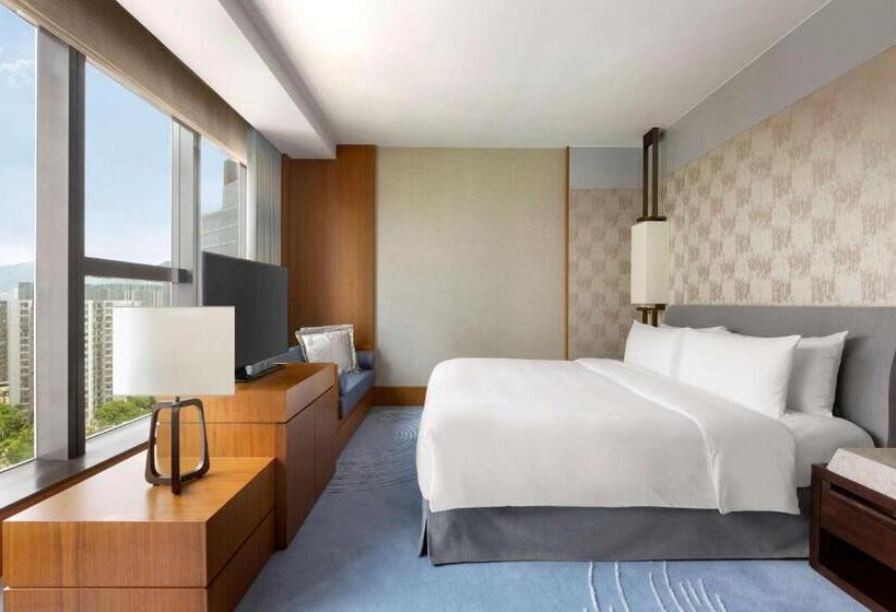 Club Room King Bed, Kerry Hotel, Hong Kong