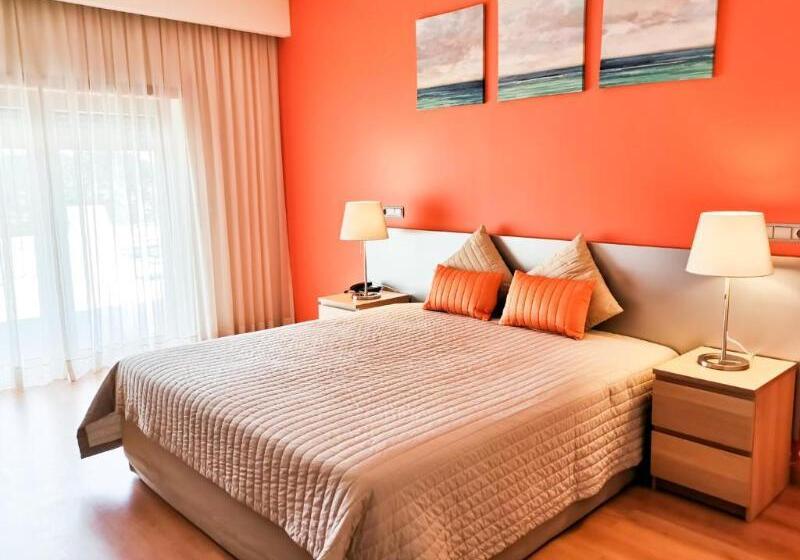 Club Room Sea View, Kerry Hotel, Hong Kong