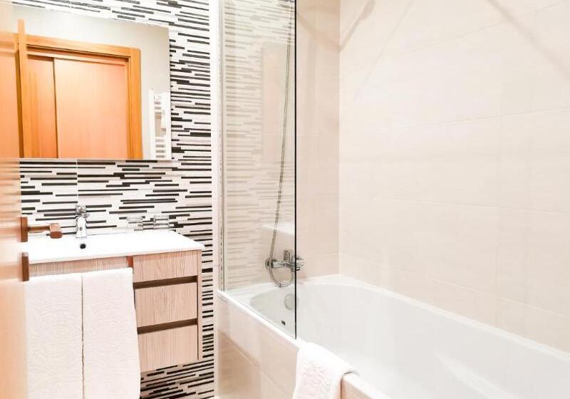 Club Room Sea View, Kerry Hotel, Hong Kong