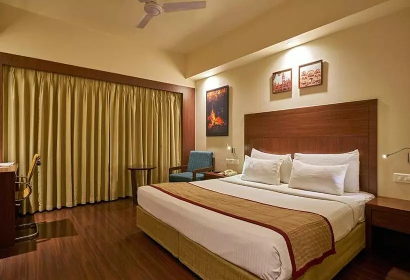 Chambre Executive, Ramee Panchshil