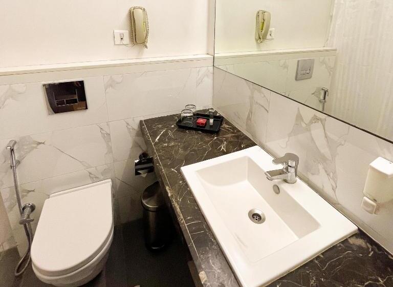 חדר אקזקיוטיב, Ramee Panchshil