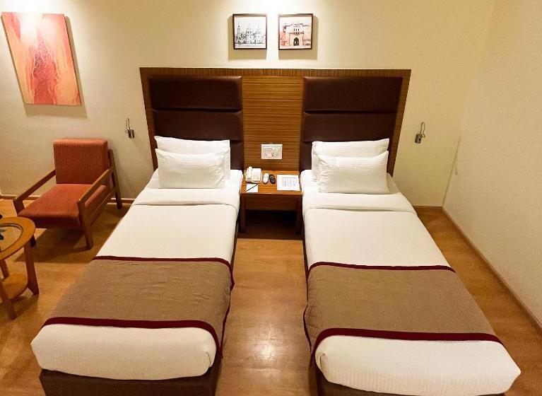 חדר אקזקיוטיב, Ramee Panchshil