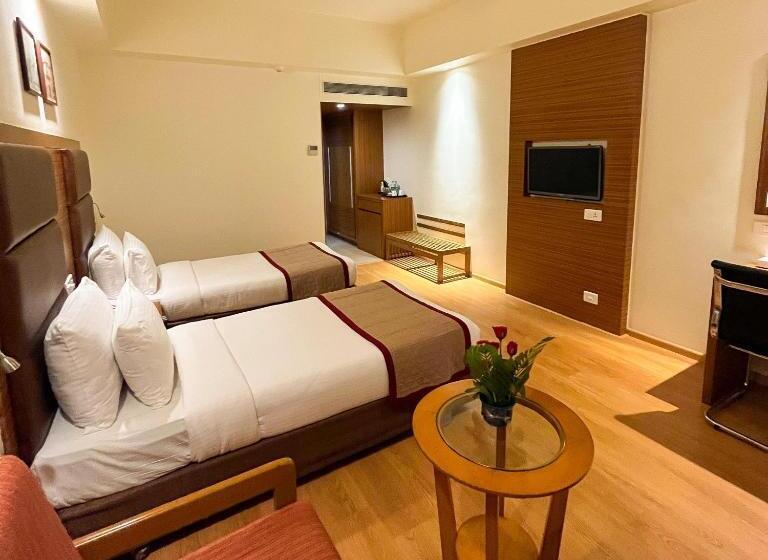 חדר אקזקיוטיב, Ramee Panchshil