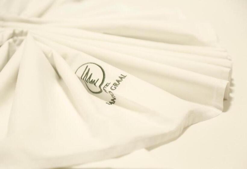 Номер Executive, Santo Graal