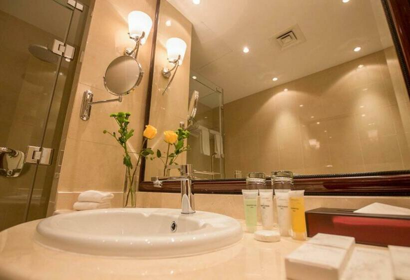 اتاق لوکس, Strato Hotel By Warwick