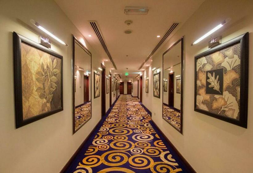 اتاق لوکس, Strato Hotel By Warwick