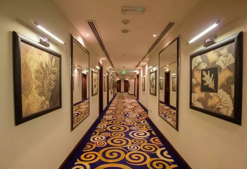 اتاق لوکس, Strato Hotel By Warwick