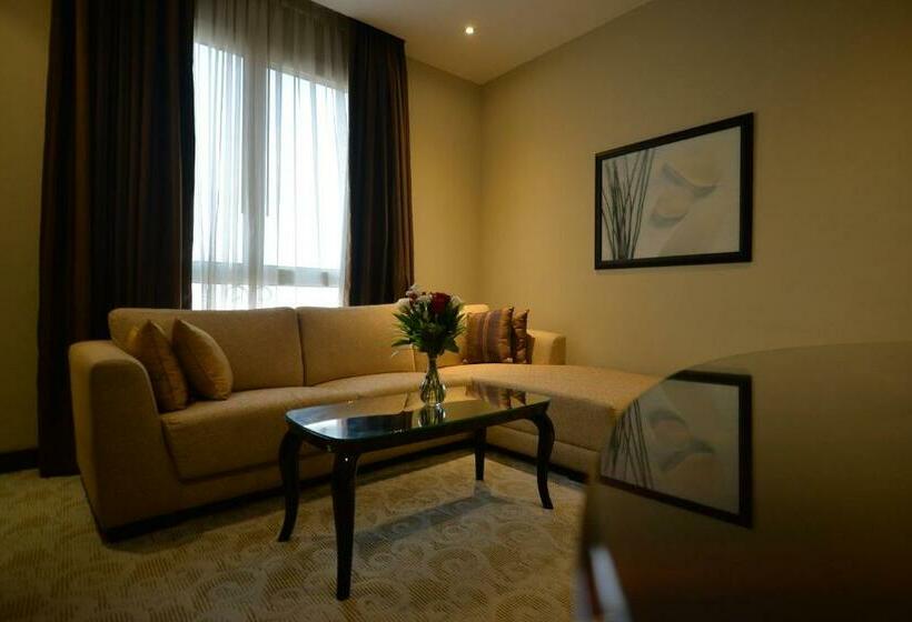 سوییت اجرایی, Strato Hotel By Warwick