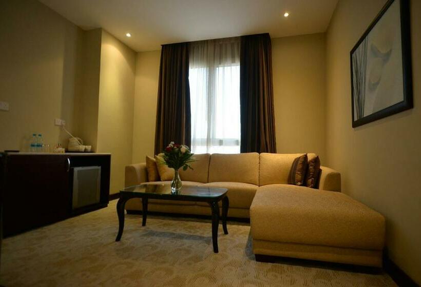 سوییت اجرایی, Strato Hotel By Warwick