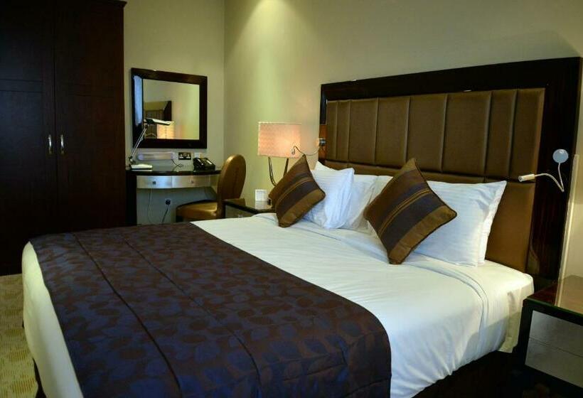 سوییت اجرایی, Strato Hotel By Warwick