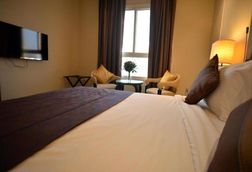 اتاق لوکس با تخت بزرگ, Strato Hotel By Warwick