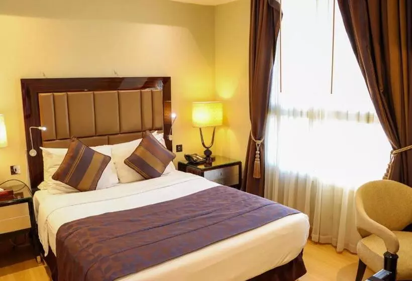اتاق استاندارد, Strato Hotel By Warwick