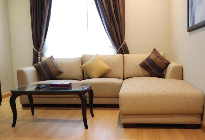 سوییت اجرایی, Strato Hotel By Warwick