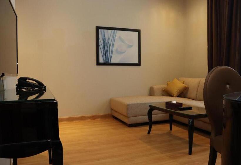 سوییت اجرایی, Strato Hotel By Warwick