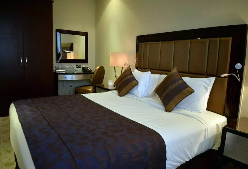 اتاق استاندارد, Strato Hotel By Warwick