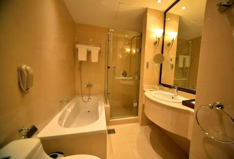 سوییت اجرایی, Strato Hotel By Warwick