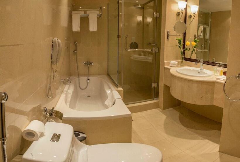 سوییت اجرایی, Strato Hotel By Warwick