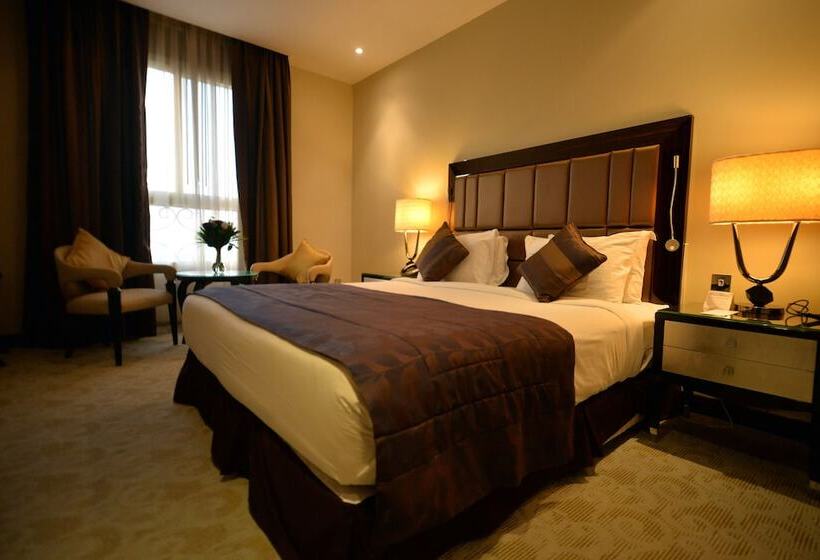 سوییت اجرایی, Strato Hotel By Warwick