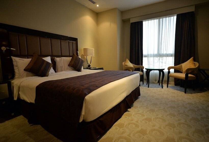 سوییت اجرایی, Strato Hotel By Warwick