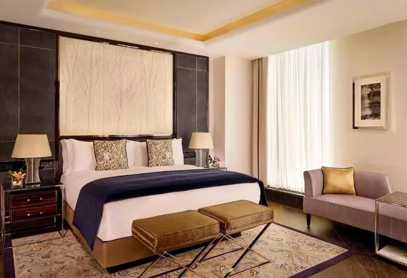 اتاق لوکس با تخت بزرگ, The Ritzcarlton, Astana