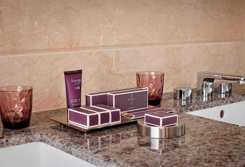 Suite Junior Letto King, The Ritzcarlton, Astana