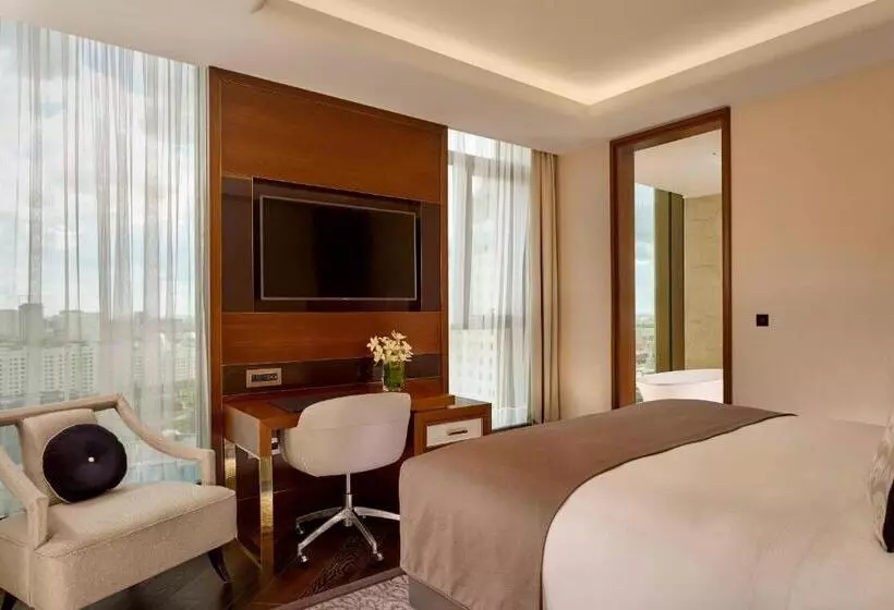 سوئیت اجرایی با تخت کینگ, The Ritzcarlton, Astana