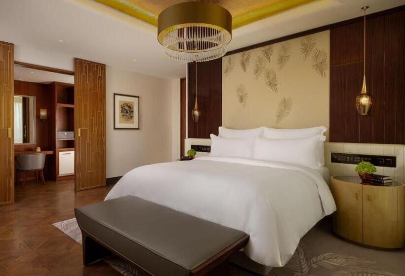 Suite Club, The Ritzcarlton, Astana